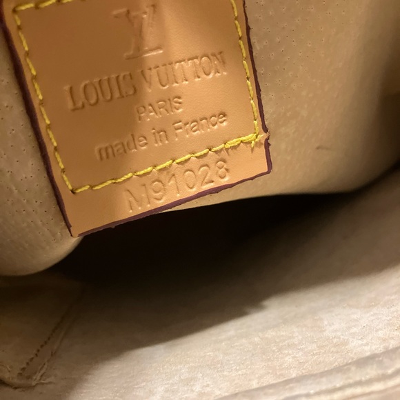 Louis Vuitton  Monogram Vernis Houston Tote Bag M91028 - Picture 6 of 11